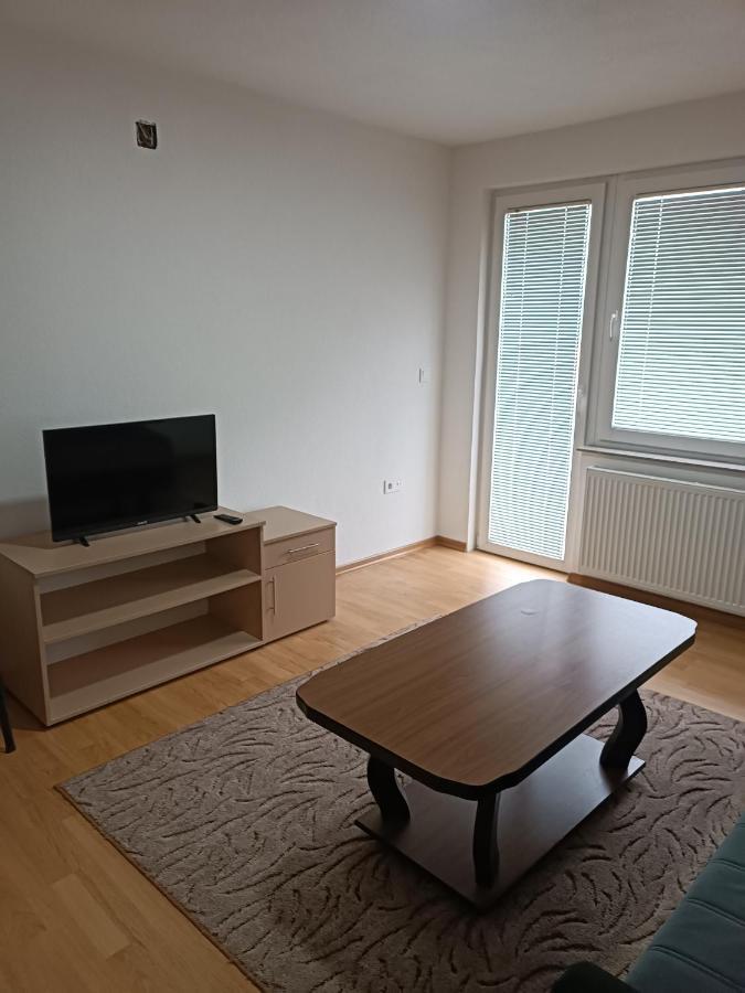 2bdr Apt With Balcony With View- Free Parking Gostinjska kuća